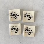 Eigenproduktion 4er Set Baumwolllabels "This Boy Rocks"