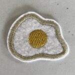 1 Stück Aufnäher Bügelflicken "Spiegelei" glitzer von Flickli