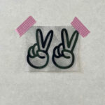 Eigenproduktion 2er Set flauschige Bügelbilder "Peace Hand" schwarz