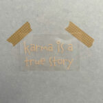 Eigenproduktion 1 Stück flauschiges Bügelbild "Karma is a true story" beige